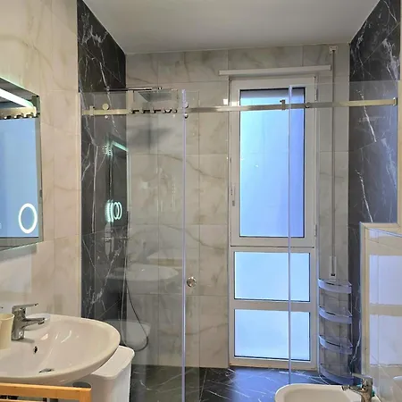 Appartamento In Gjiri Lalzit Near Sandy Plazhi San Pietro