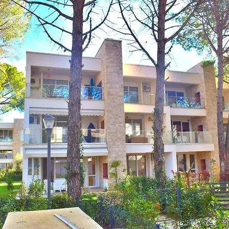 In Gjiri Lalzit Near Sandy Appartamento