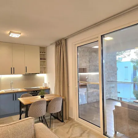 Appartamento In Gjiri Lalzit Near Sandy